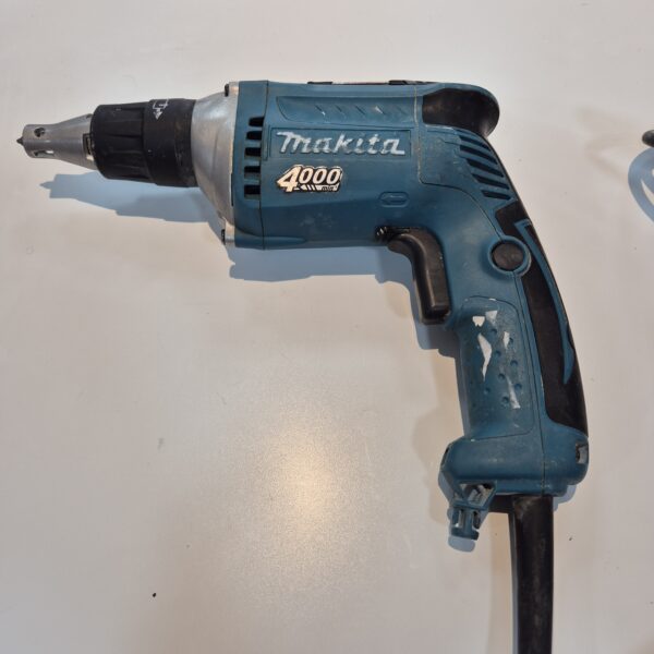 480005 2 scaled ATORNILLADOR MAKITA FS4200 570W