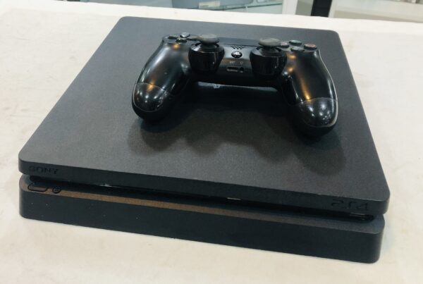 480458 scaled CONSOLA SONY PS4 SLIM 1TB+MANDO, CABLES Y JUEGO THE LAST OF US REMASTER PS4