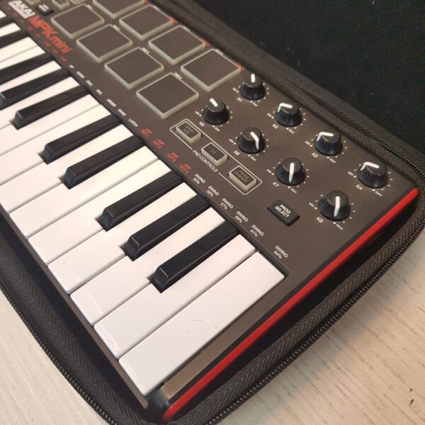 489956 1 TECLADO MIDI PAD AKAI MPK MINI MK2 + FUNDA