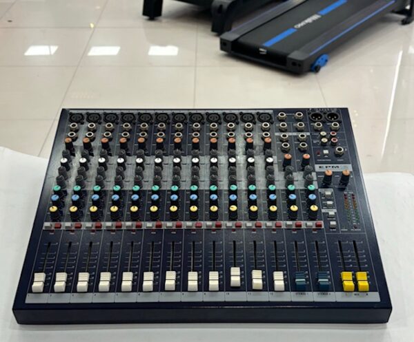 492190 MESA DE MEZCLAS SOUNDCRAFT EPM12