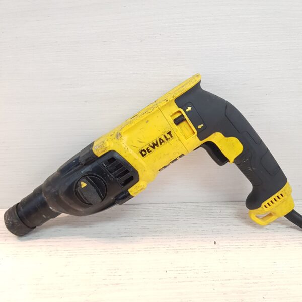 492819 2 TALADRO PERCUTOR DEWALT D25133 800 W