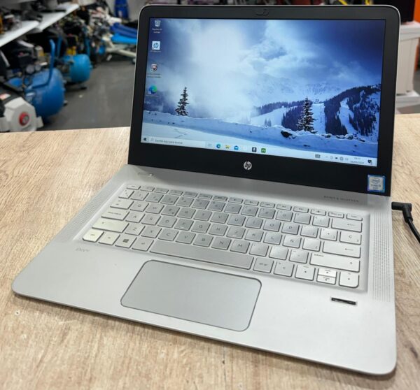 493033 3 PORTATIL HP ENVY I5-6GEN 4RAM 256GB WIN 10 + CARGADOR