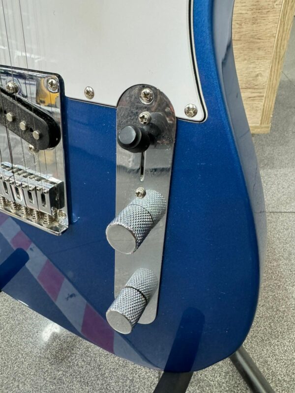 493095 6 GUITARRA ELECTRICA SQUIER TELECASTER AFFINITY AZUL Y BLANCA