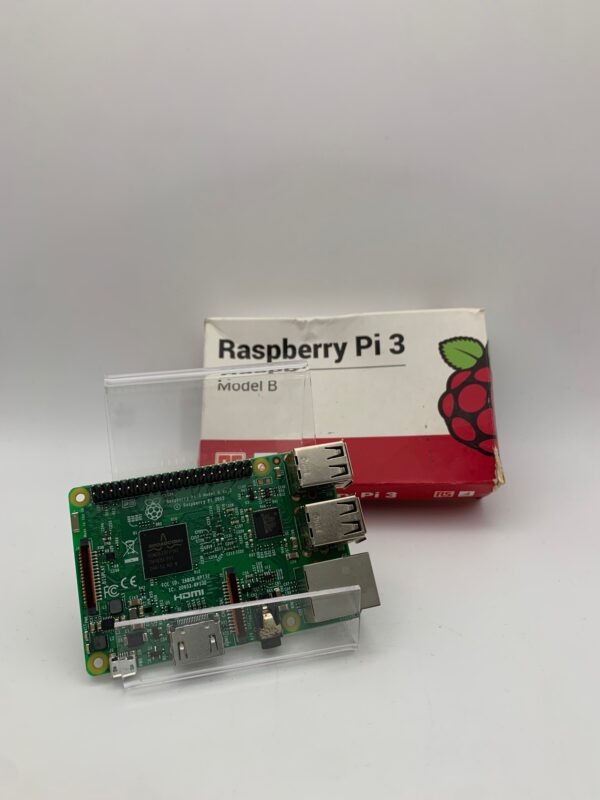 494884 2 rotated RASPBERRY PI 3 MODEL B