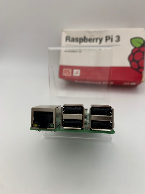 494884 3 rotated RASPBERRY PI 3 MODEL B