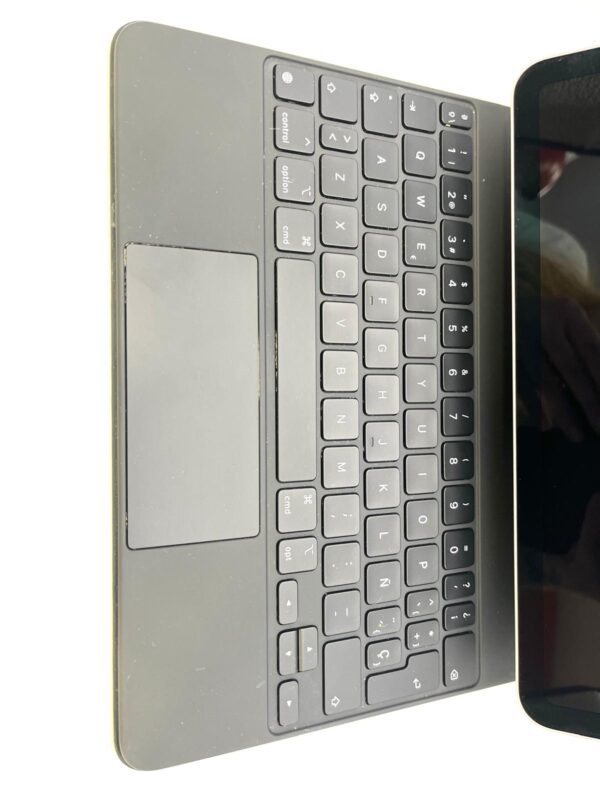 495895 1 IPAD AIR 5 GENERACION (A2588) 256GB +CAJA + CARGADOR + APPLE KEYBOARD