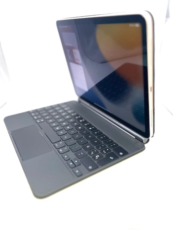 495895 5 IPAD AIR 5 GENERACION (A2588) 256GB +CAJA + CARGADOR + APPLE KEYBOARD