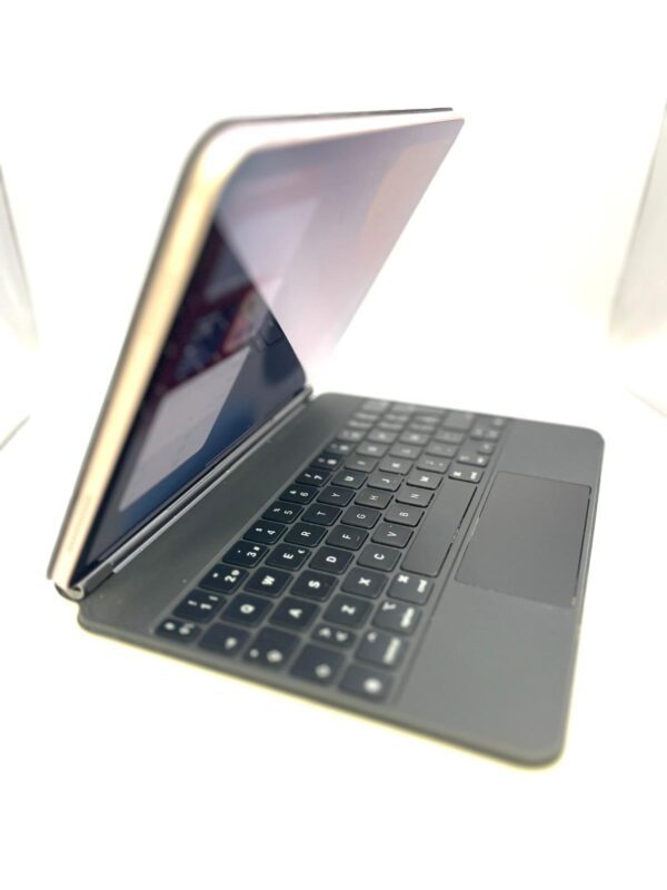 495895 6 IPAD AIR 5 GENERACION (A2588) 256GB +CAJA + CARGADOR + APPLE KEYBOARD