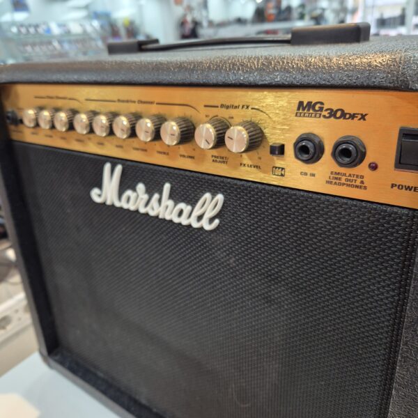 496529 2 scaled AMPLIFICADOR MARSHALL MG30DFX