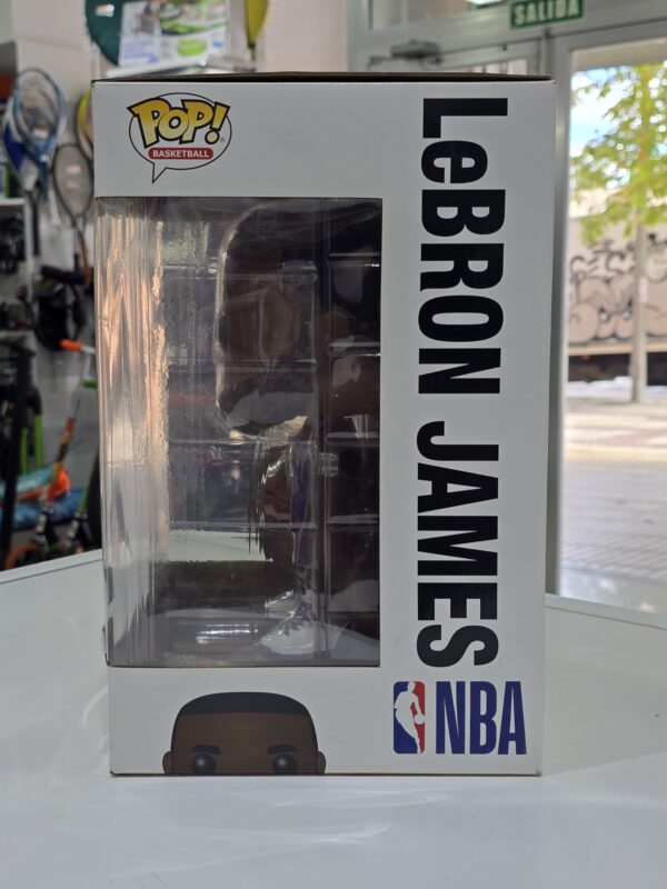 496561 4 FUNKO POP XL LEBRON JAMES