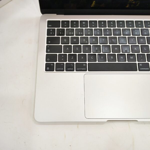 496733 3 scaled PORTATIL APPLE MACBOOK AIR A3113 2024 M3 8GB RAM 256GB SSD + CAJA COMPLETA