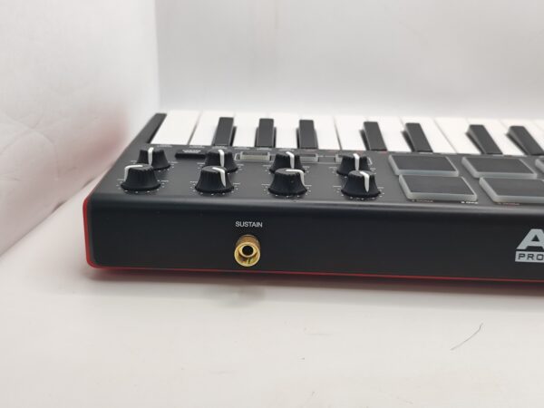 IMG 20240926 101013 scaled CONTROLADORA MIDI AKAI MPK MINI + CABLE