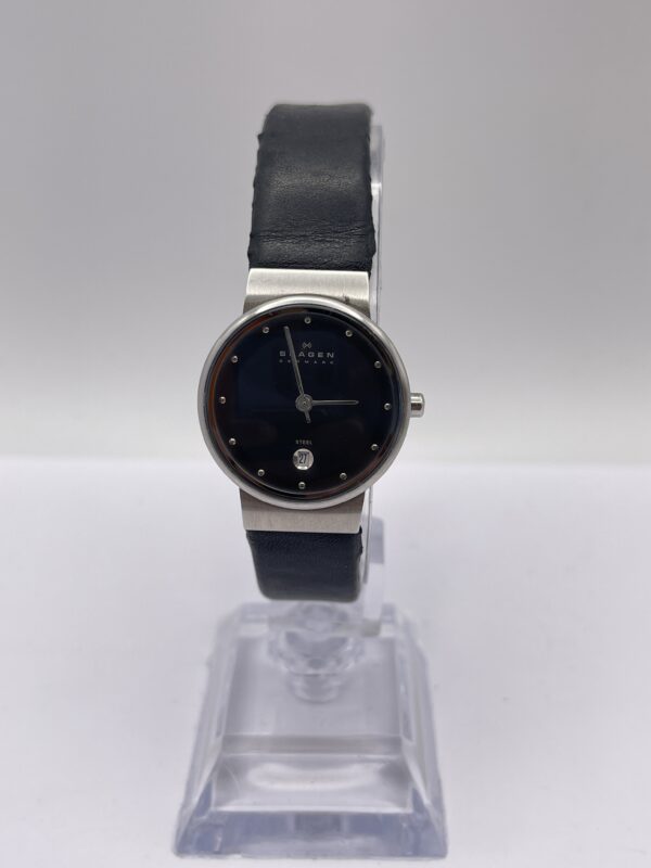 IMG 6921SAMU050924 101 scaled RELOJ SKAGEN 355SSLB PLATEADO CON ESFERA NEGRA Y CORREA DESGASTADA