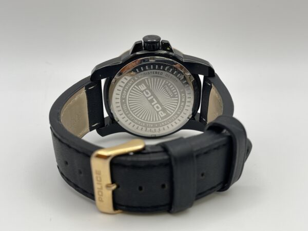 IMG 8812SAMU250924 35 scaled RELOJ POLICE 15526J NEGRO Y DORADO CON CORREA CUERO