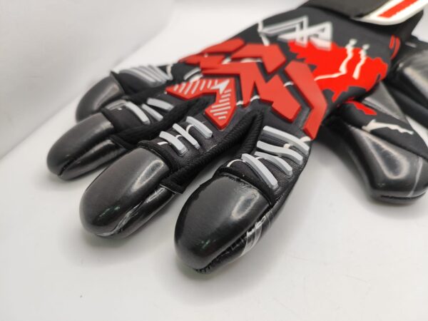 Imagen de WhatsApp 2024 09 17 a las 10.57.07 e1b79d83 GUANTES DE FUTBOL WARRIOR RISEN TALLA 8 ROJO NEGRO * A ESTRENAR*