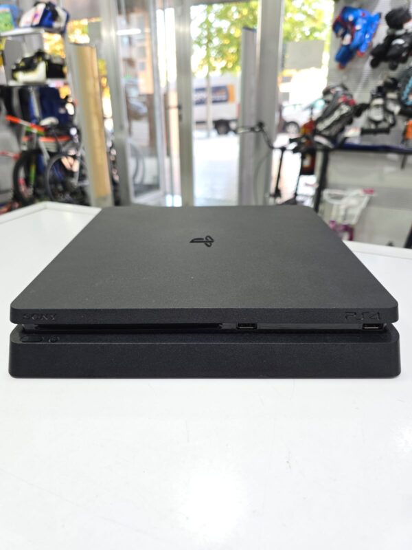 WhatsApp Image 2024 09 23 at 18.51.03 1 CONSOLA PS4 SLIM 500GB + MANDO CON FUNDA + CABLES