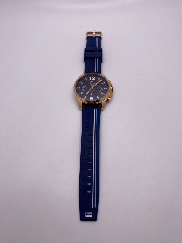 WhatsApp Image 2024 09 30 at 18.37.17 1 RELOJ TOMMY HILFIGER DECKER 1791474 COLOR AZUL