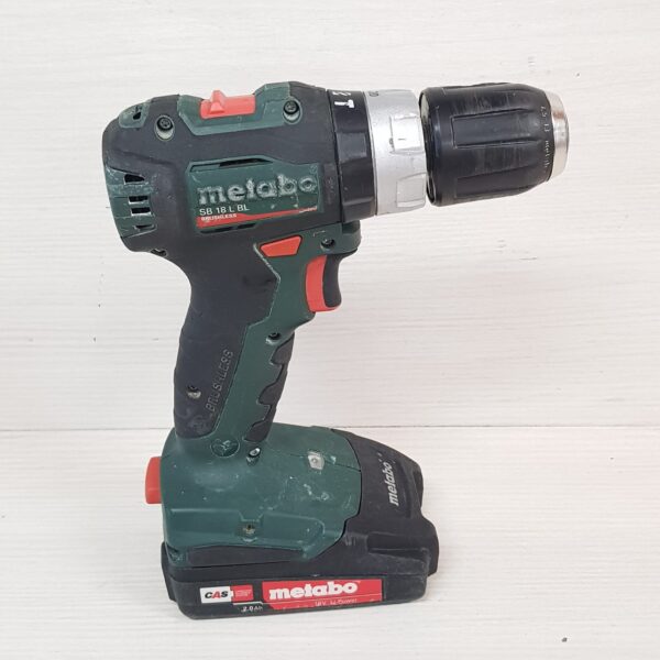 05 U483336 2 TALADRO PERCUTOR A BATERÍA METABO SB 18 L BL + BATERIA 18V 2.0AH