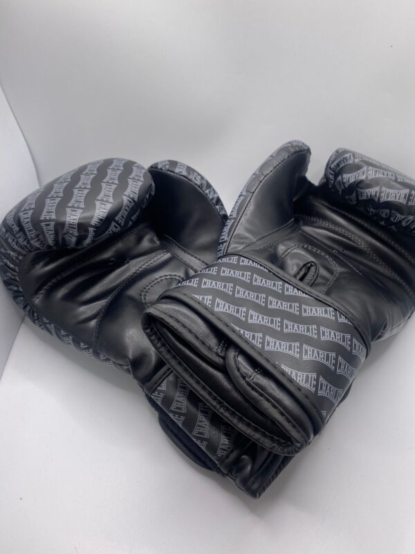 11 U502069 3 GUANTES DE BOXEO CHARLIE MADE IN HELL 14 OZ COLOR NEGRO