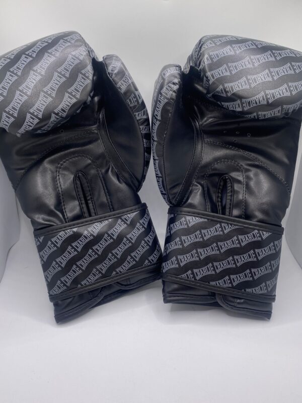 11 U502069 4 GUANTES DE BOXEO CHARLIE MADE IN HELL 14 OZ COLOR NEGRO