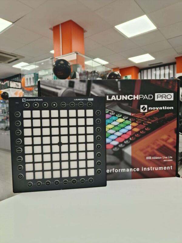 15u502023 1 CONTROLADORA NOVATION LAUNCHPAD PRO MK1 + CAJA + ACC