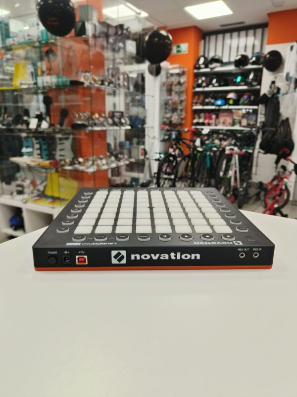 15u502023 4 CONTROLADORA NOVATION LAUNCHPAD PRO MK1 + CAJA + ACC