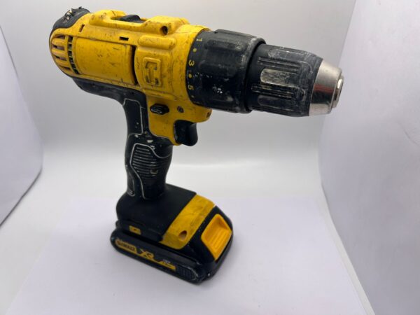 16 U471259 4 ATORNILLADOR A BATERIA DEWALT 18V + CARGADOR