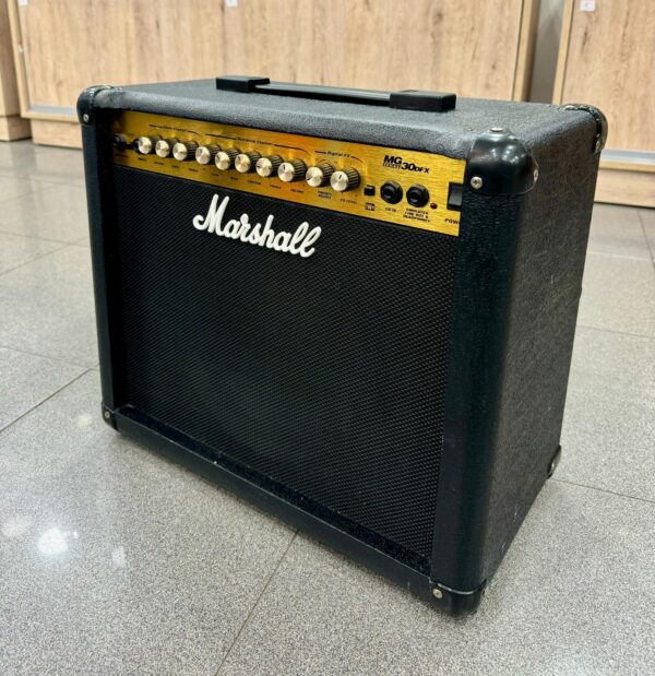 16 U497419 2 AMPLIFICADOR MARSHALL MG 30DFX