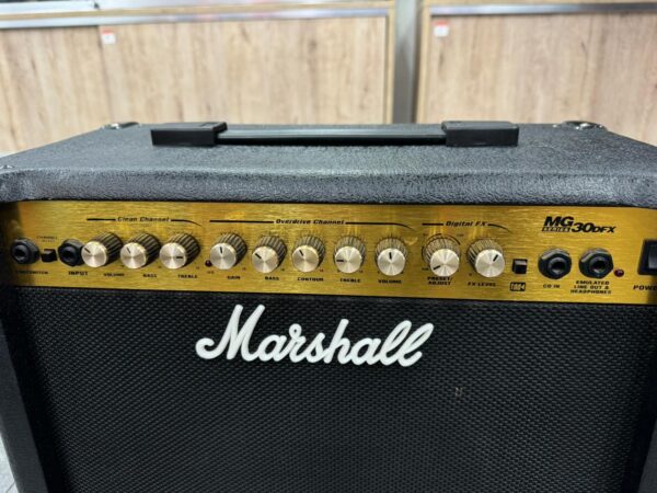 16 U497419 4 AMPLIFICADOR MARSHALL MG 30DFX