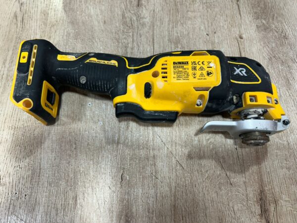 487832 3 MULTIHERRAMIENTA DEWALT DCS356 + ACC + MALETIN