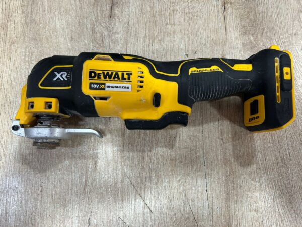 487832 4 MULTIHERRAMIENTA DEWALT DCS356 + ACC + MALETIN