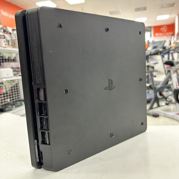 493069 2 scaled CONSOLA SONY PLAYSTATION 4 SLIM 1TB CON CABLES Y MANDO