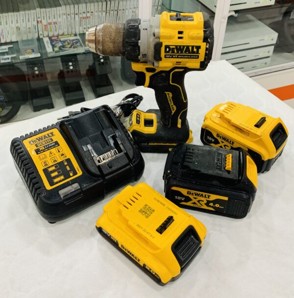 494429 TALADRO DEWALT DCD800 18V + CARGADOR + 3 BATERIAS + MALETIN