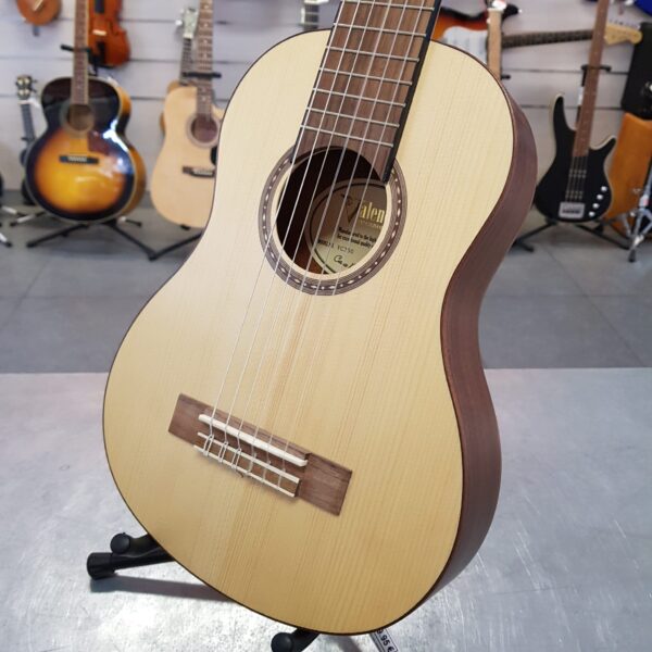 497265 5 GUITALELE VALENCIA VC350 NATURAL + FUNDA + CEJILLA