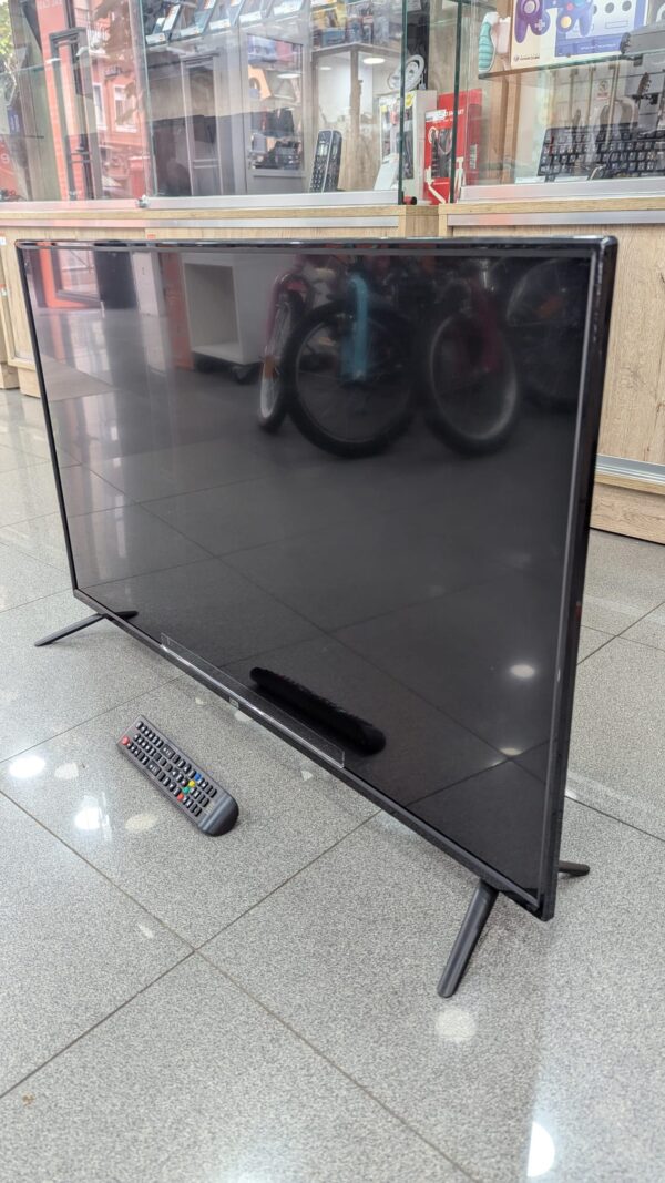 499018 3 TELEVISION LISTO 40" MOD: FHD725 + MANDO