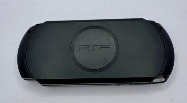 499696 3 CONSOLA PSP E-1004 NEGRA + CARGADOR