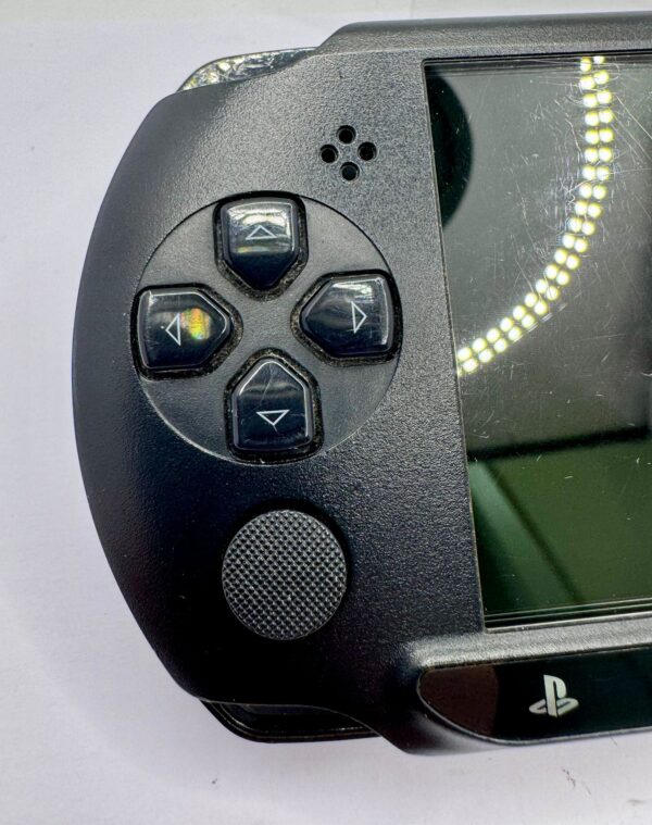 499696 4 CONSOLA PSP E-1004 NEGRA + CARGADOR