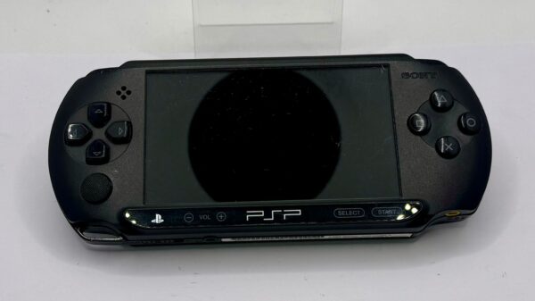 499696 6 CONSOLA PSP E-1004 NEGRA + CARGADOR