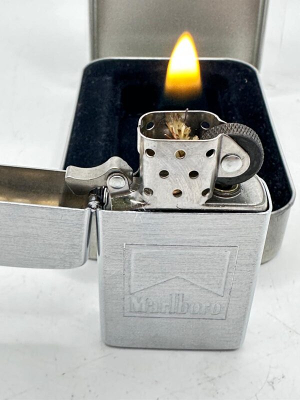 501343 4 MECHERO ZIPPO MALBORO EDITION + CAJA METALICA MALBORO