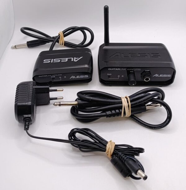 501999 2 SISTEMA INALAMBRICO PORTATIL PARA GUITARRA ALESIS + CABLES