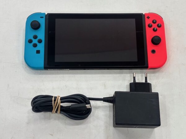 502115 3 CONSOLA NINTENDO SWITCH + CARGADOR