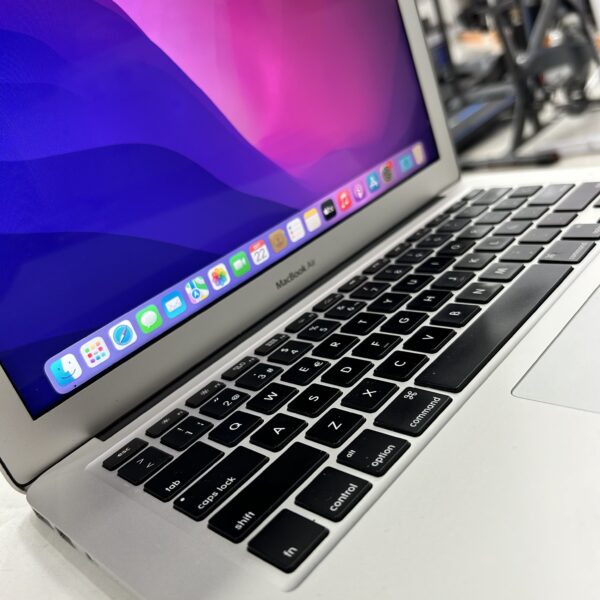 502329 3 scaled PORTATIL APPLE MACBOOK AIR A1466 13 I5/8GB RAM/128GB SSD CON CARGADOR