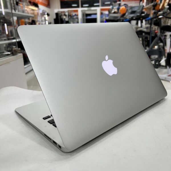 502329 6 scaled PORTATIL APPLE MACBOOK AIR A1466 13 I5/8GB RAM/128GB SSD CON CARGADOR