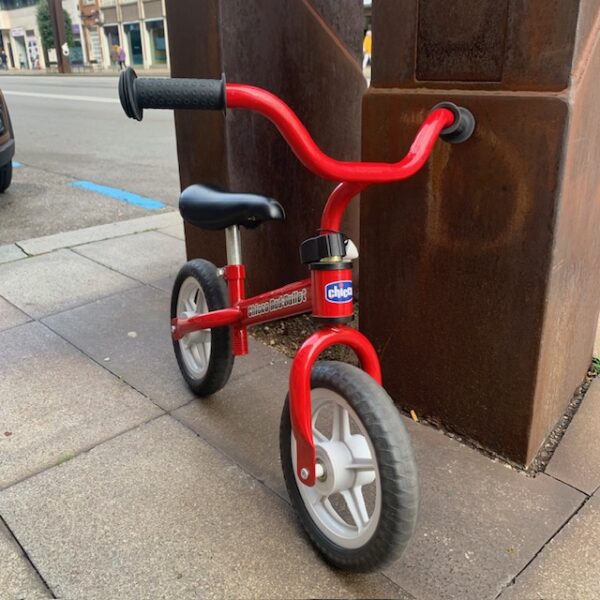 503110 3 BICICLETA CHICCO SIN PEDALES ROJA