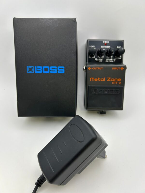 504484 4 PEDAL MULTIEFECTOS GUITARRA BOSS METAL ZONE MT-2 + CAJA + CARGADOR