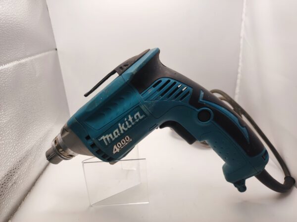 IMG 20240424 122549 TWZKKw scaled 1 ATORNILLADOR PLADUR MAKITA FS4200 570W