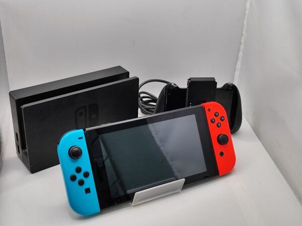 IMG 20240606 113448 BiFixj scaled CONSOLA NINTENDO SWITCH 32GB JOY-CON ROJO AZUL + ACCESORIOS