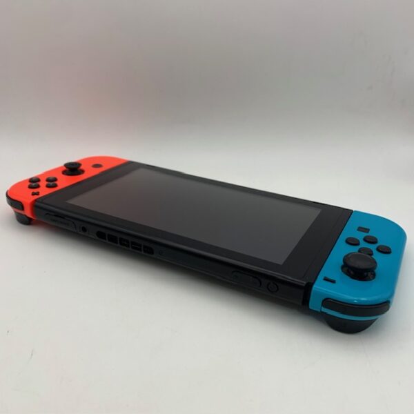 IMG 8585 NINTENDO SWITCH 32GB + CAJA + CARGADOR + MANGO DE AGARRE