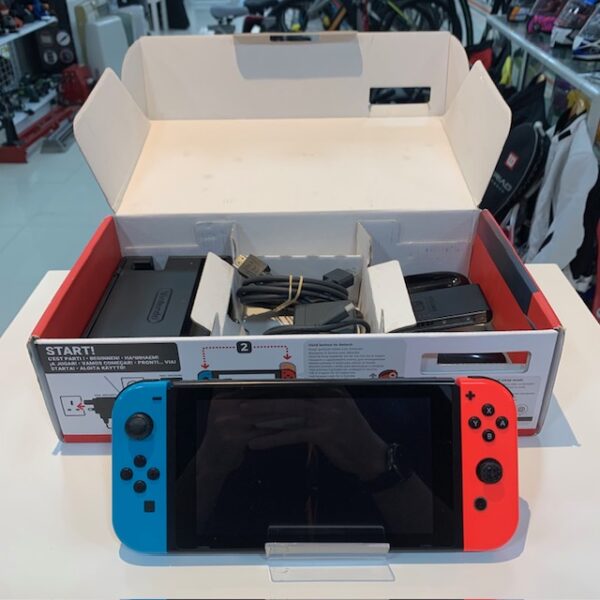 IMG 8586 NINTENDO SWITCH 32GB + CAJA + CARGADOR + MANGO DE AGARRE