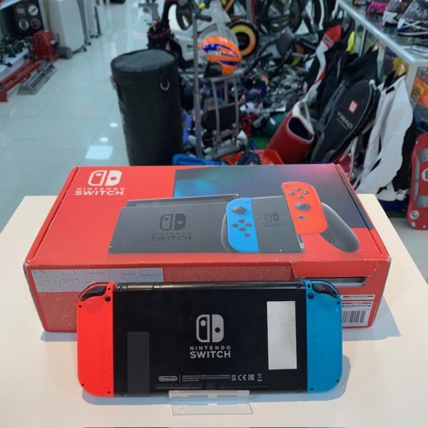 IMG 8587 NINTENDO SWITCH 32GB + CAJA + CARGADOR + MANGO DE AGARRE